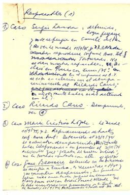 Notas manuscritas de listados de responsables de las violaciones a los derechos humanos en Chile.