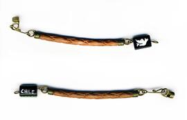 Pulsera con centro de madera y paloma pintada