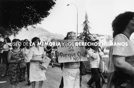 ARGENTINA SI, ¿AHORA CHILE?, manifestación de muejeres en el Centro de Santiago