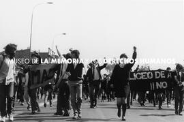 ESCOLARES PARTICIPAN EN EL PARO NACIONAL, Alameda Bernardo O'Higgins, Santiago.