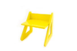 Silla B de color amarillo