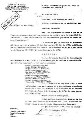 Decreto N°148. Dispone abandono obligado del país de 11 ciudadanos chilenos.