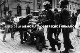 TODOS PARA UNO, Plaza de Armas de Santiago.