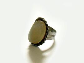 Anillo piedra plana blanca