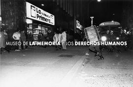 Contingente de carabineros, protesta nacional, Avenida Grecia, Alameda Bernardo O'Higgins.