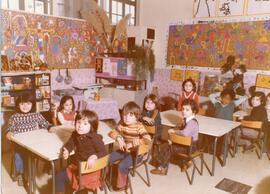 Niña en el exilio en escuela Jules Valles, Saint-Denis