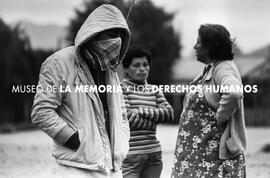 MUJERES PUENTE ALTINAS CONVERSANDO, toma Puente Alto, Santiago, 21 de noviembre 1984.