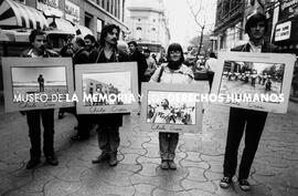 Nosotros la/os FOTOGRAFa/os manifestándonos en el paseo Ahumada, Santiago (tomada por algún coleg...