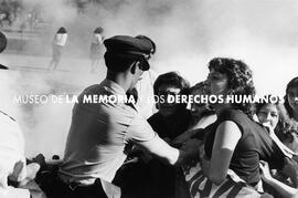 PERIODISTA MÓNICA GONZÁLEZ, protesta Mujeres por la Vida, centro de Santiago.