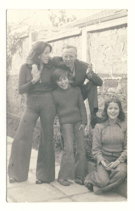 Carmelo Soria junto a sus hijos