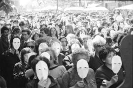 Manifestación con mascaras