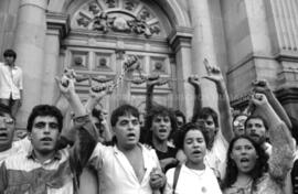 Protesta y cadenas