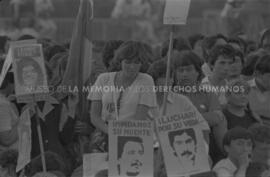 Manifestación y pancartas