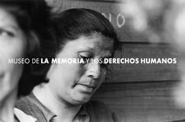 MUJER EN OLLA COMÚN, población de Santiago.