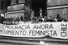 MOVIMIENTO Feminista en el frontis de la Biblioteca Nacional en una de las primeras protestas nac...