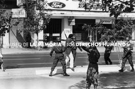 18000 Soldados "carapintada" invaden las calles de Santiago, cuarta jornada de protesta...