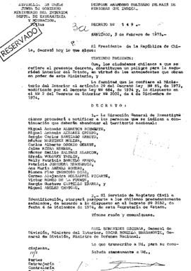 Decreto N° 149. Dispone abandono obligado del país a un grupo de ciudadanos chilenos.