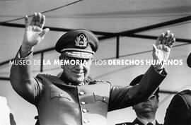 Pinochet en el Altar de la Patria, septiembre 1983