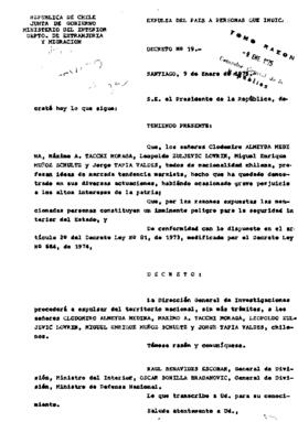 Decreto N°19. Expulsa del país a Clodomiro Almeyda Medina, Máximo Tacchi Moraga, Leopoldo Zuljevi...