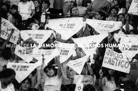 25.000 MUJERES se manifiestan contra la dictadura en el estadio Santa Laura, "Somos tierra, ...